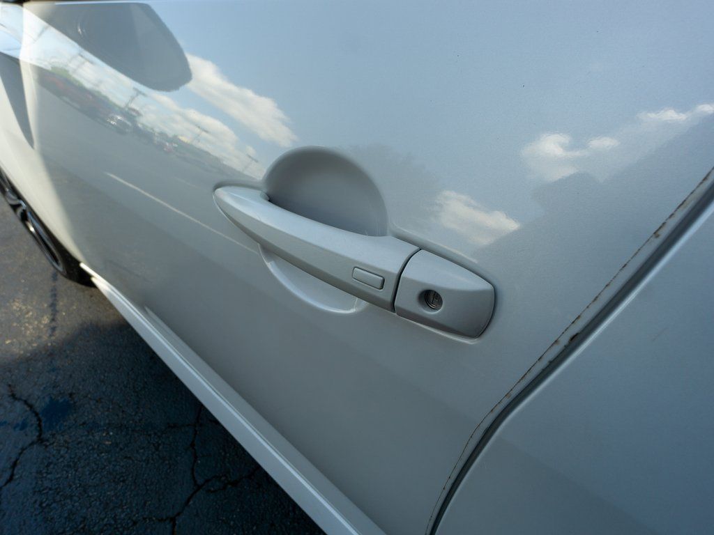 Vehicle image 12 of 30