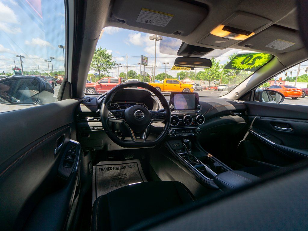 Vehicle image 14 of 30