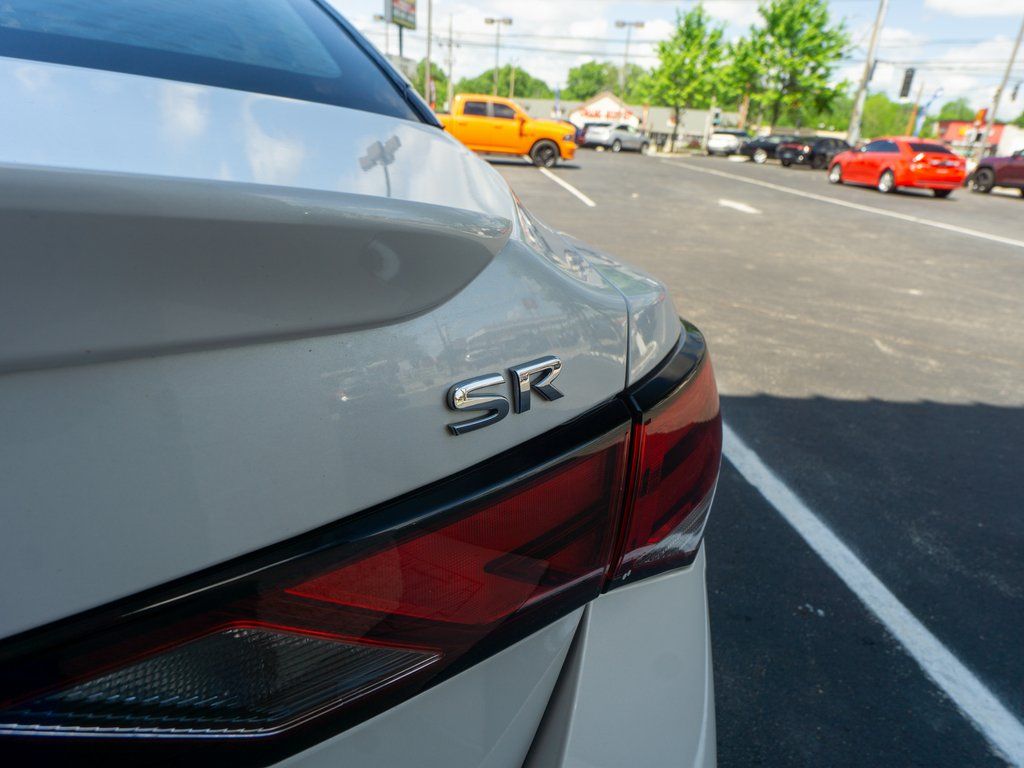 Vehicle image 10 of 30