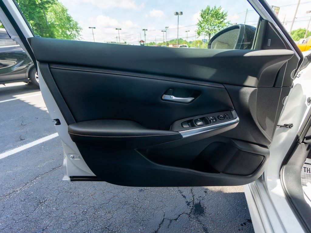 Vehicle image 16 of 30