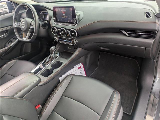 Vehicle image 21 of 24