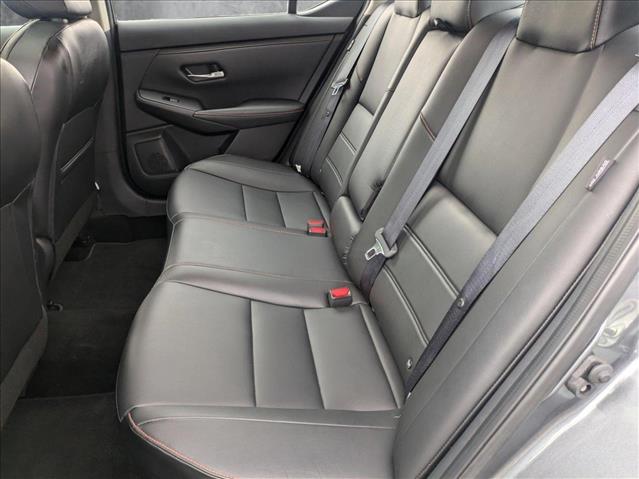 Vehicle image 18 of 24