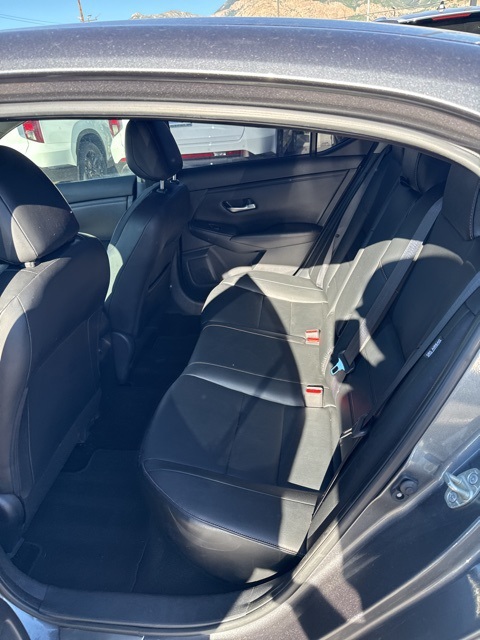 Vehicle image 18 of 20