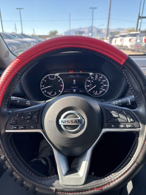 Vehicle image 17 of 20
