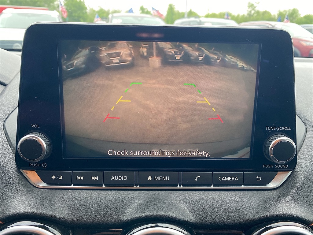 Vehicle image 17 of 24