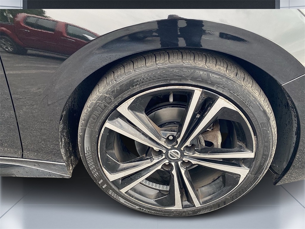 Vehicle image 8 of 24