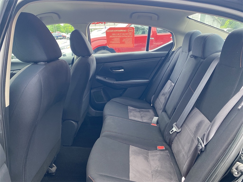 Vehicle image 11 of 24