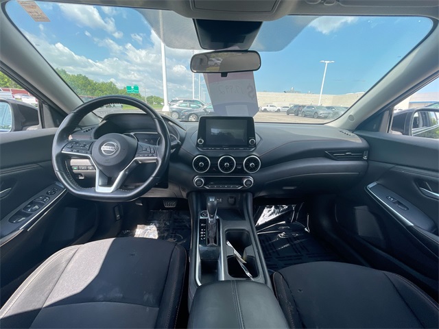 Vehicle image 21 of 42