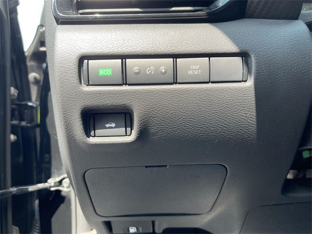 Vehicle image 19 of 42