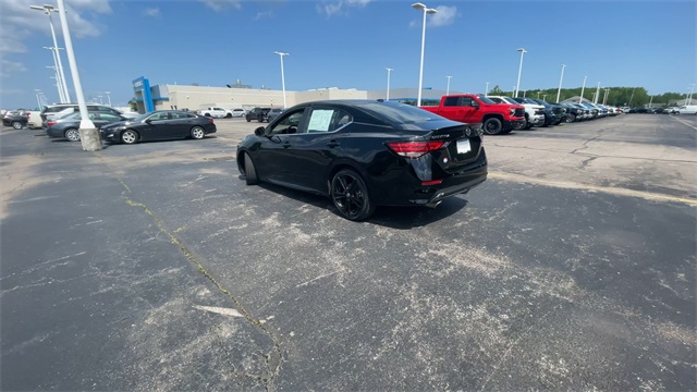 Vehicle image 9 of 42