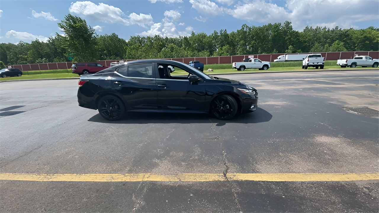 Vehicle image 37 of 42