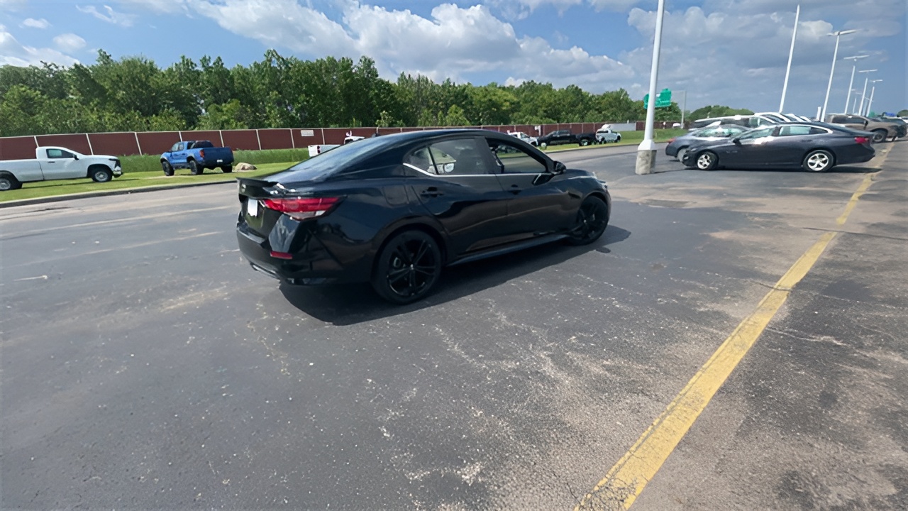 Vehicle image 38 of 42