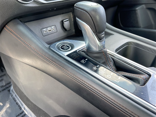 Vehicle image 17 of 42