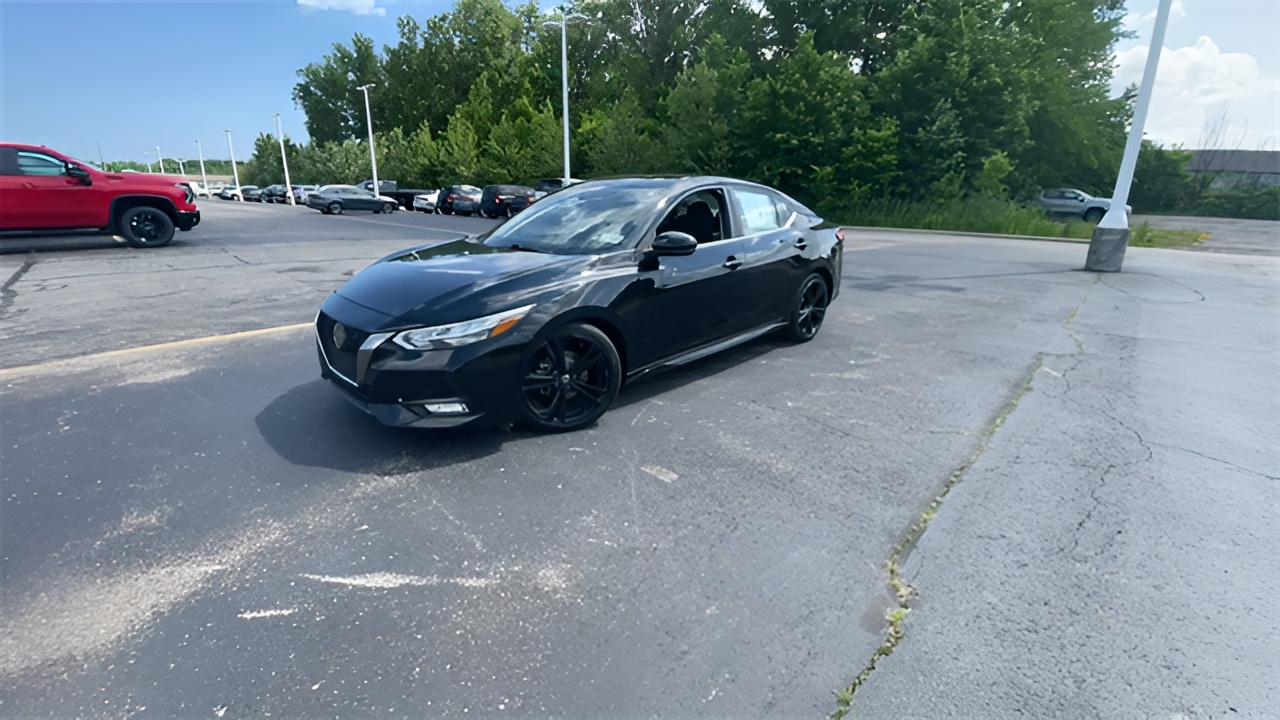 Vehicle image 33 of 42