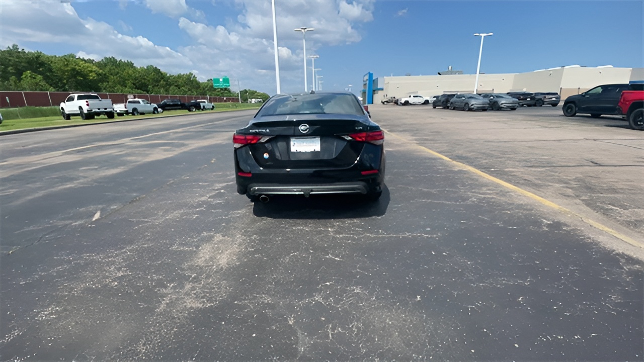 Vehicle image 39 of 42