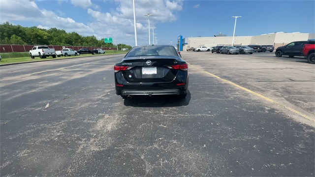 Vehicle image 7 of 42