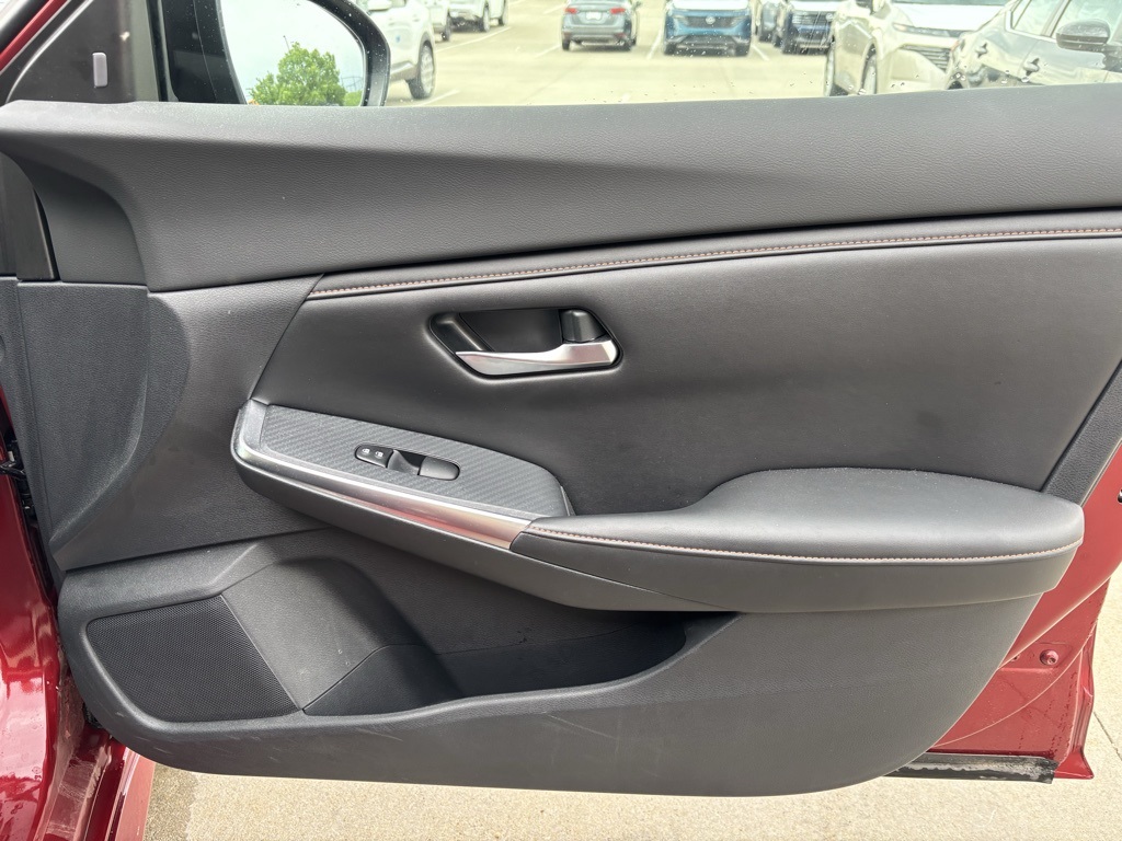 Vehicle image 23 of 27