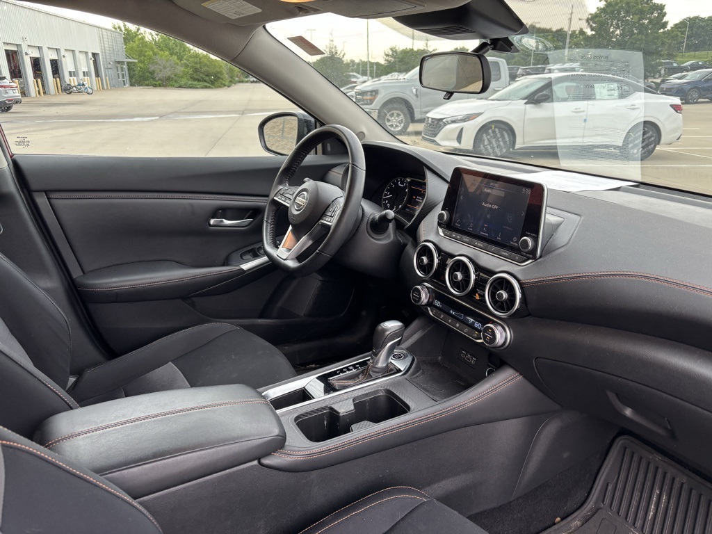 Vehicle image 11 of 27