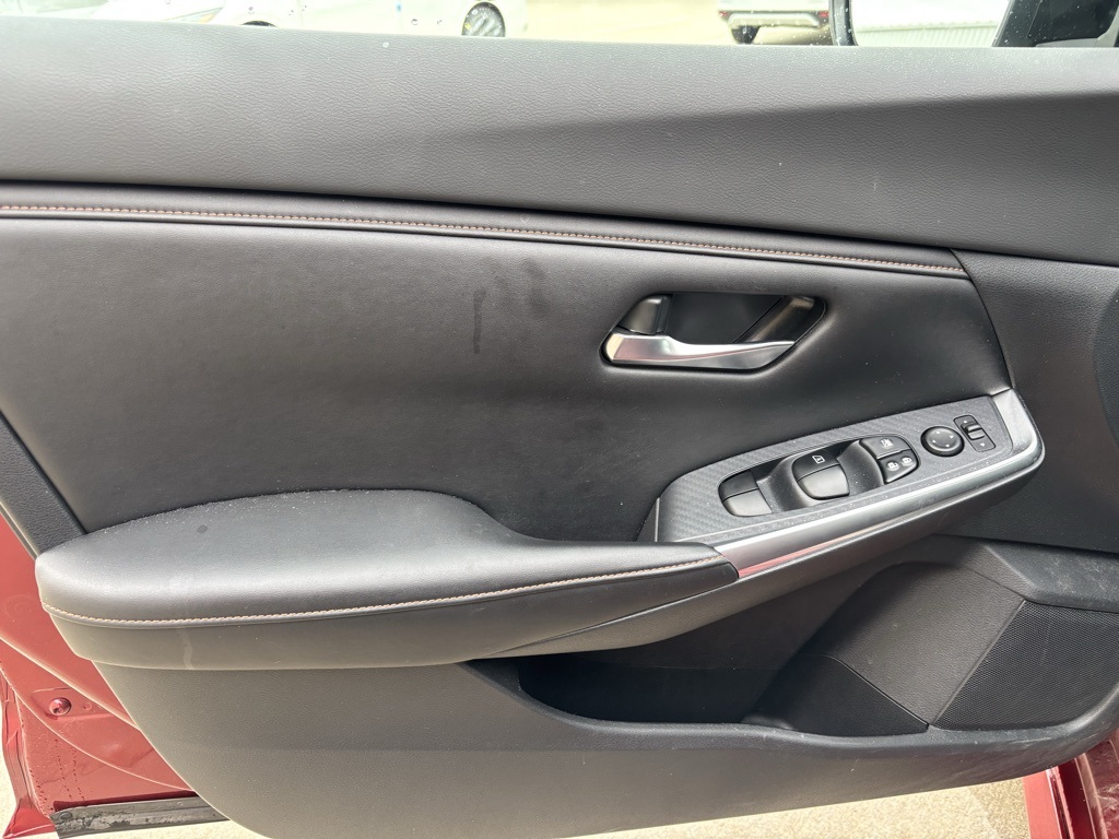 Vehicle image 22 of 27