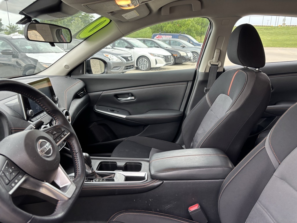 Vehicle image 25 of 27