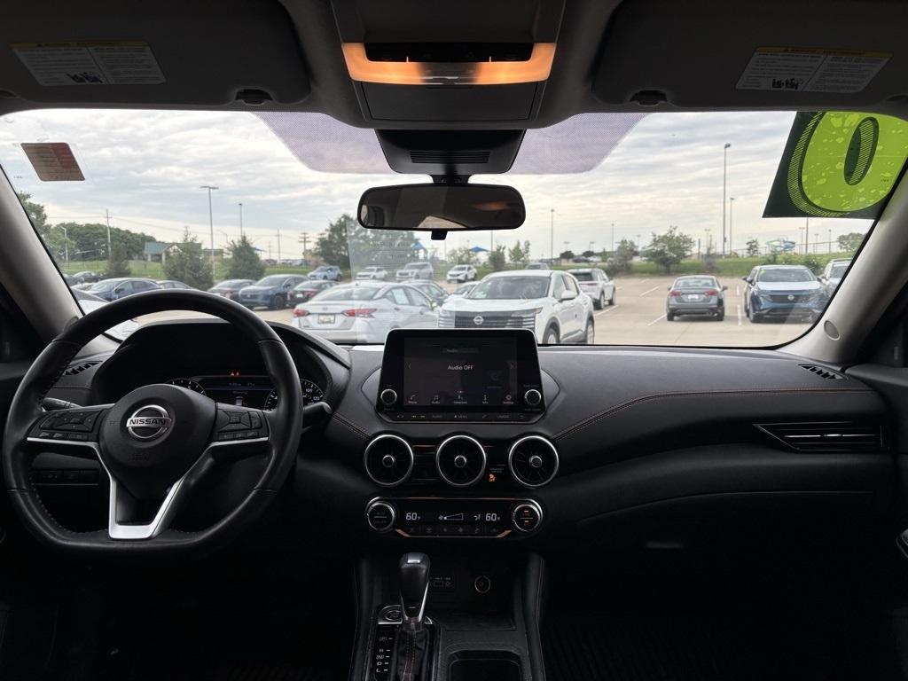 Vehicle image 10 of 27