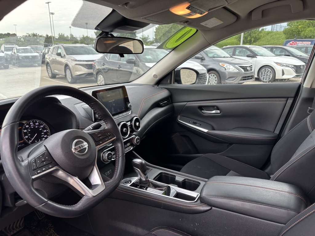 Vehicle image 12 of 27