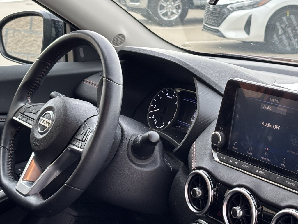 Vehicle image 15 of 27