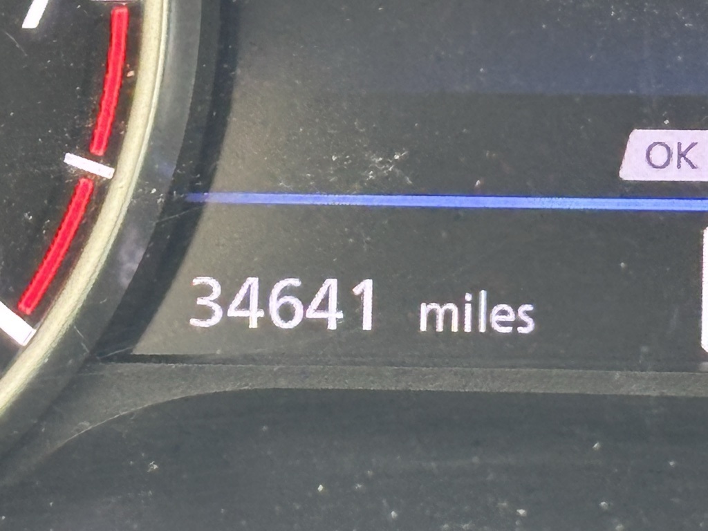 Vehicle image 17 of 27