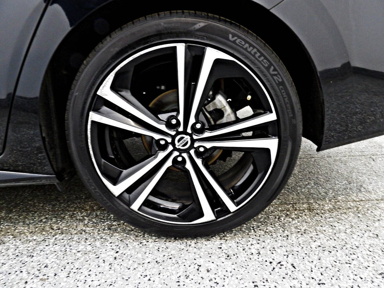 Vehicle image 21 of 22