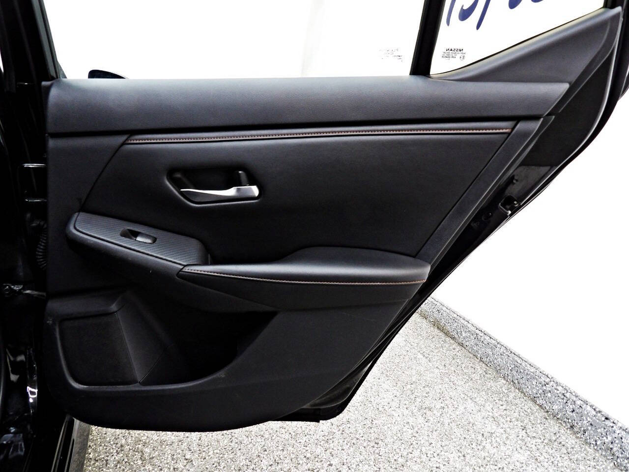 Vehicle image 17 of 22