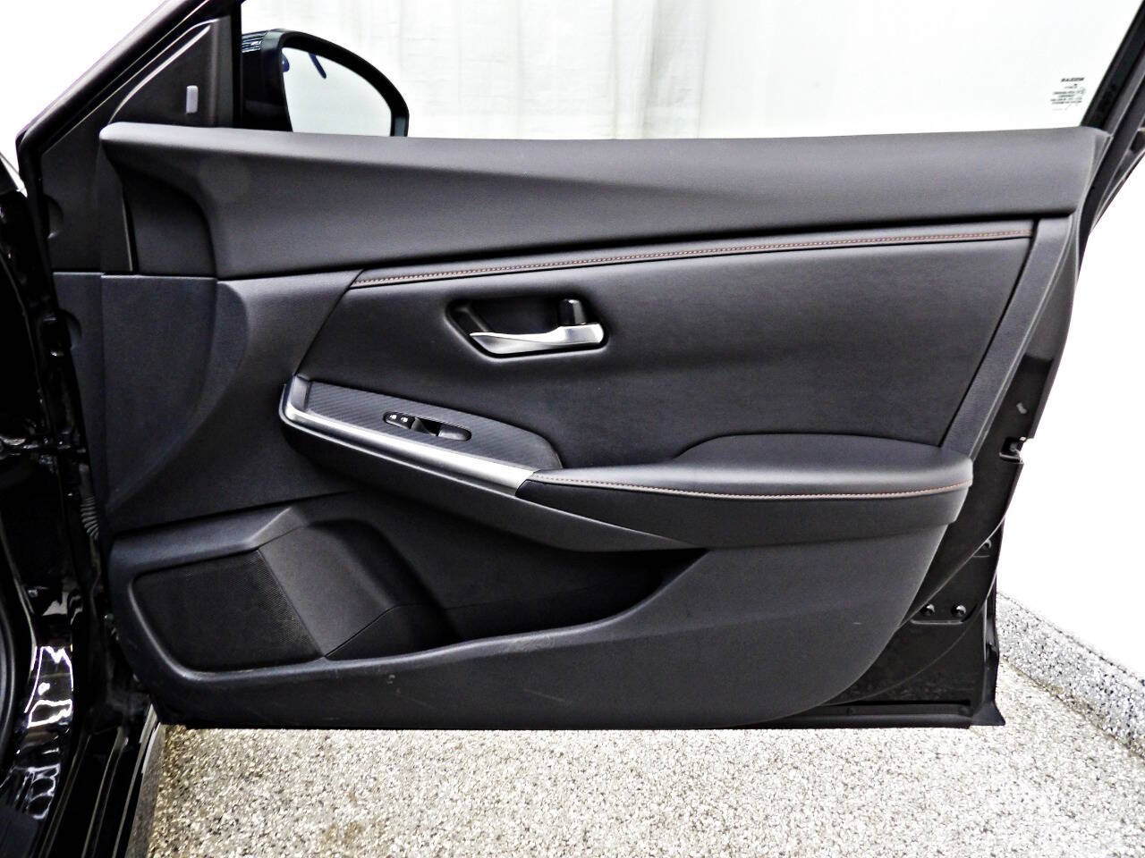 Vehicle image 16 of 22
