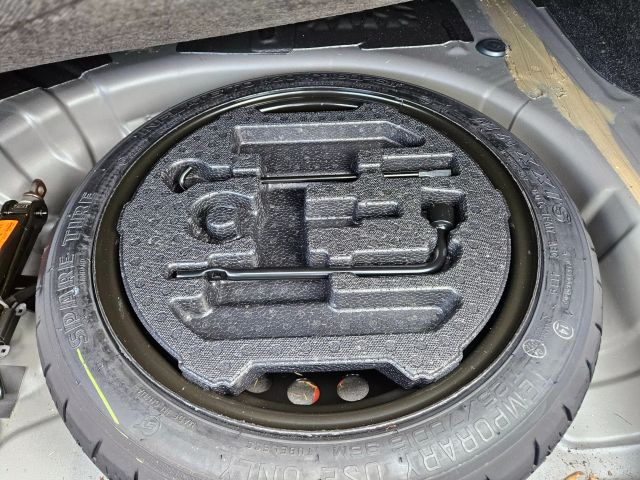 Vehicle image 25 of 62
