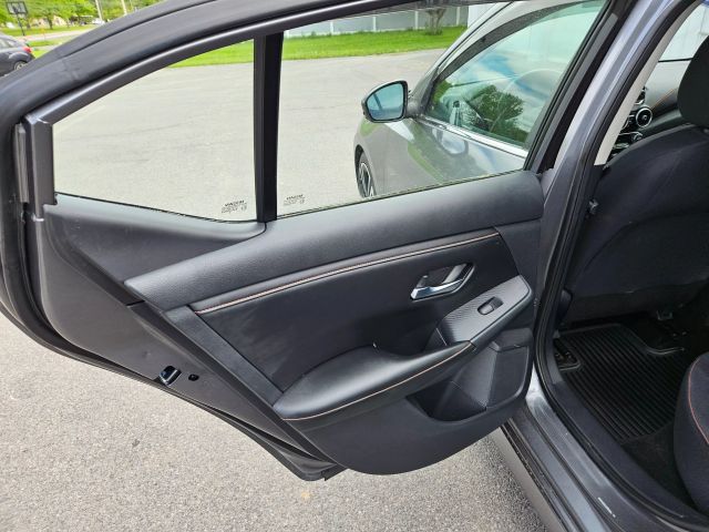 Vehicle image 29 of 62
