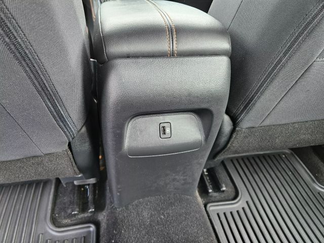 Vehicle image 33 of 62
