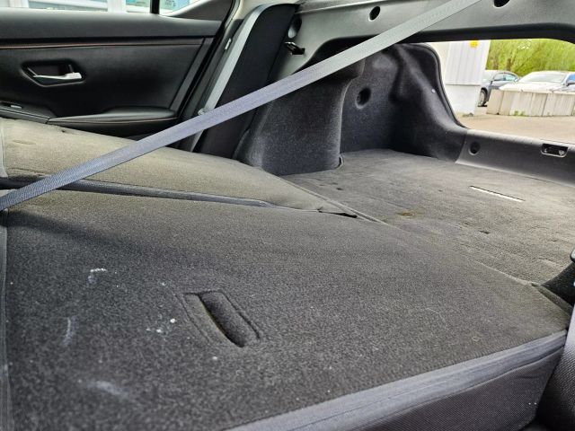 Vehicle image 28 of 62