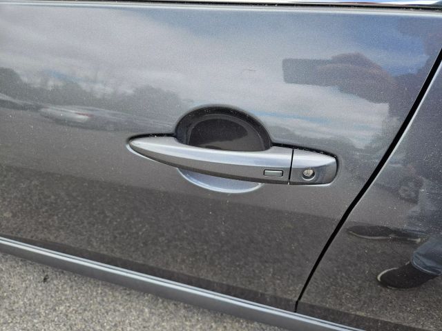 Vehicle image 36 of 62