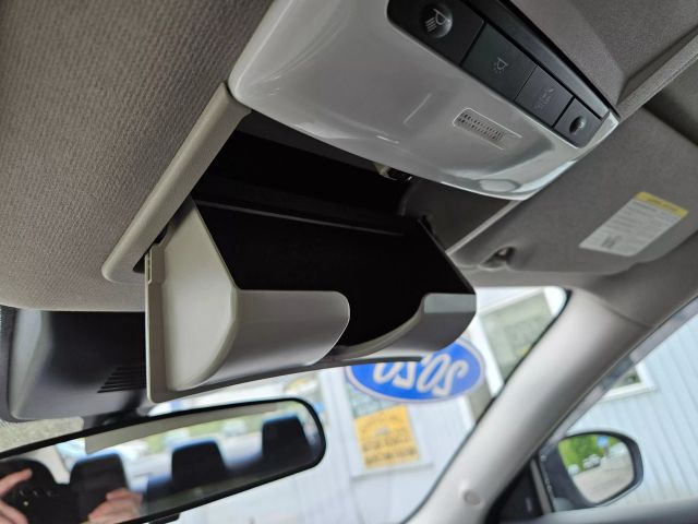 Vehicle image 51 of 62