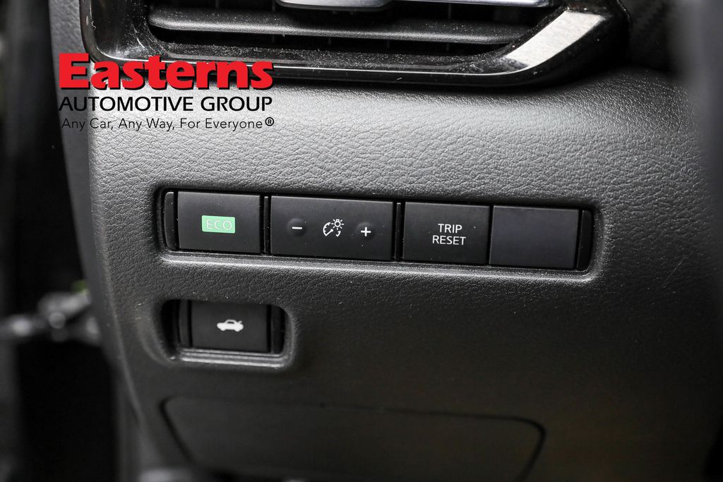 Vehicle image 50 of 62