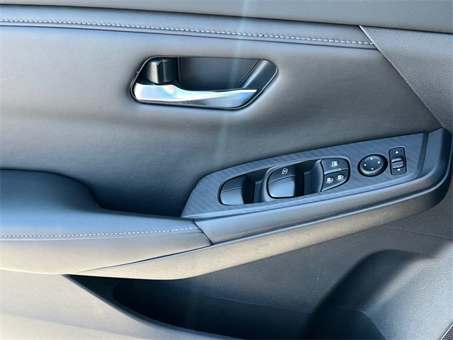 Vehicle image 19 of 30