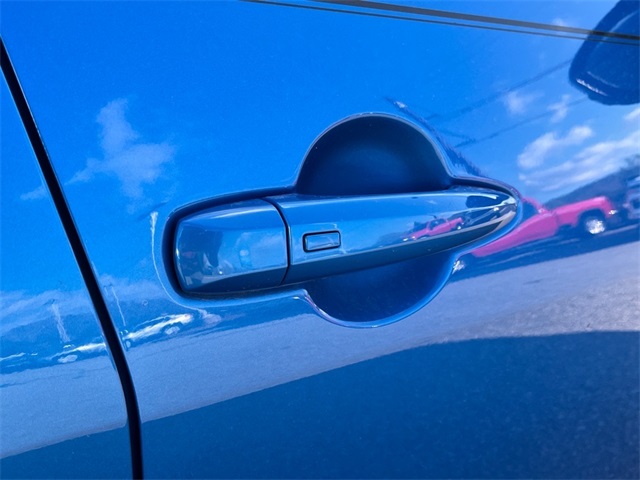 Vehicle image 27 of 30
