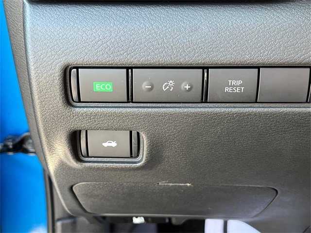 Vehicle image 18 of 30
