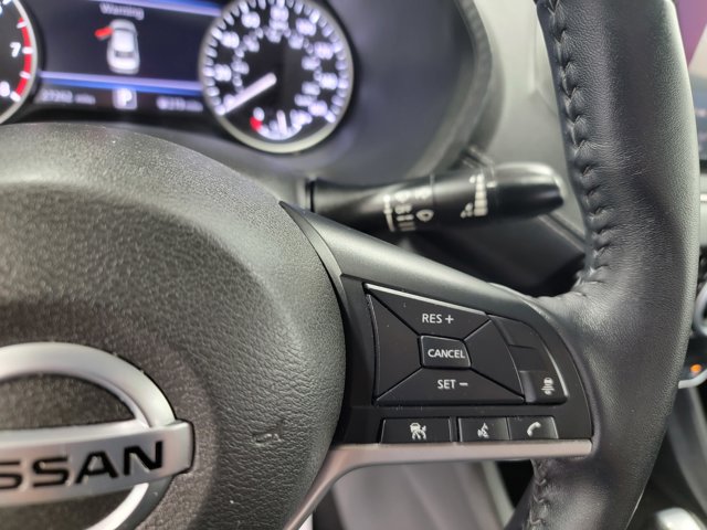 Vehicle image 17 of 21