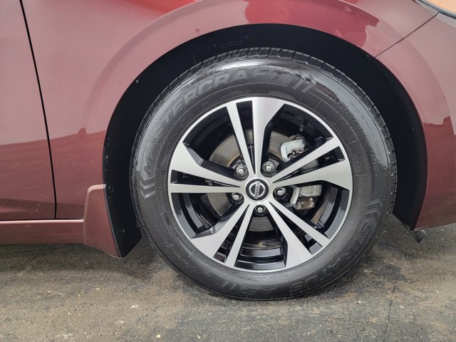 Vehicle image 4 of 21