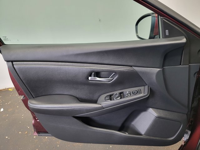 Vehicle image 19 of 21