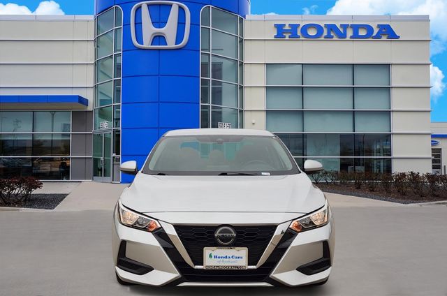 2020 Nissan Sentra SV Image 2 of 30