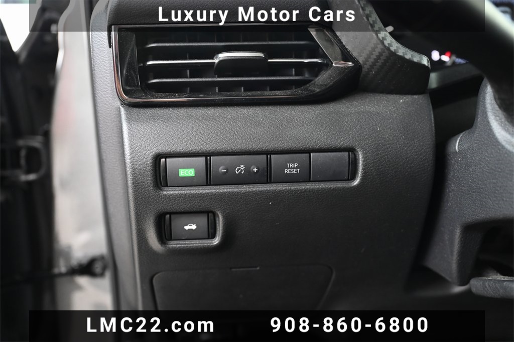 Vehicle image 10 of 34