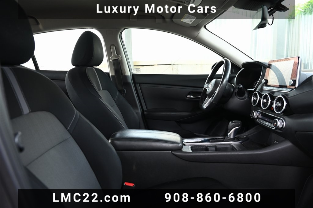 Vehicle image 22 of 34