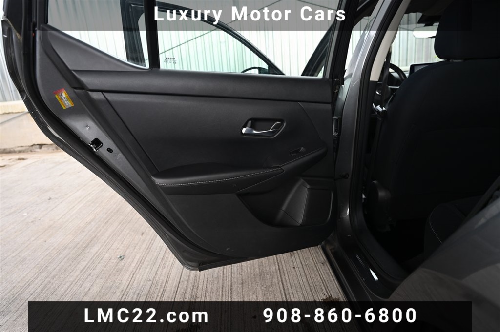 Vehicle image 7 of 34