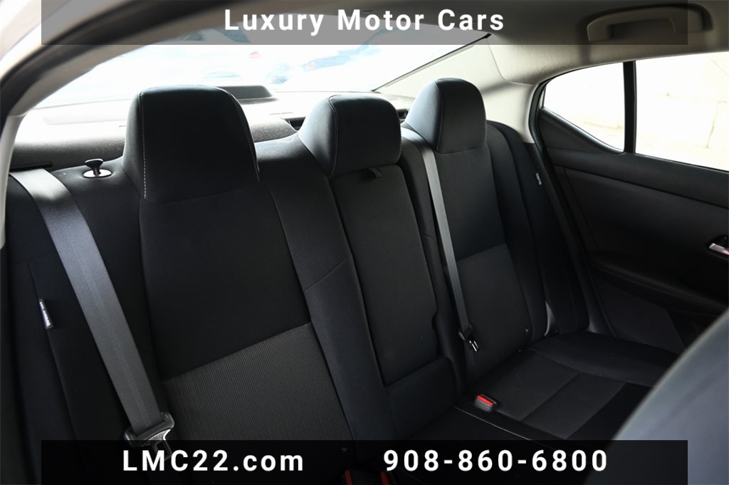 Vehicle image 25 of 34