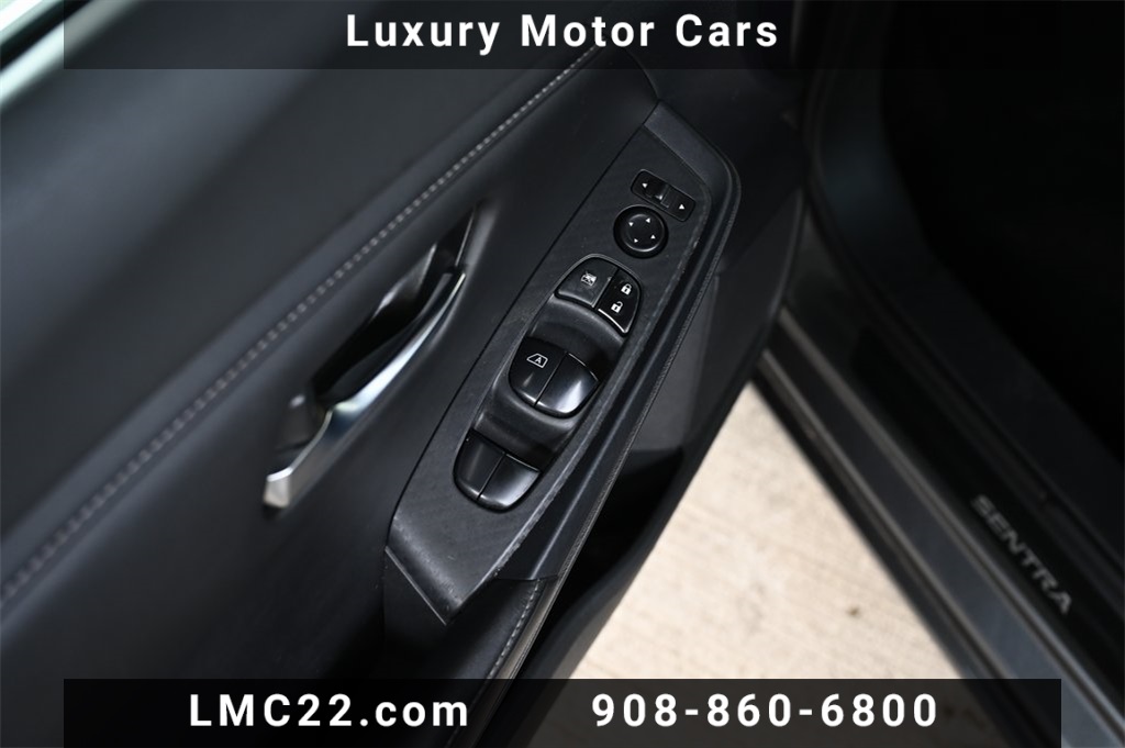 Vehicle image 8 of 34